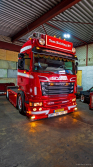 20250330-Tom-Holding-00135 20250330-Tom-Holding-00135